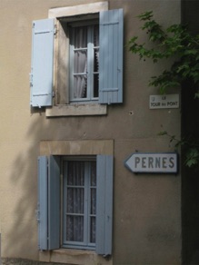 Pernes signpost